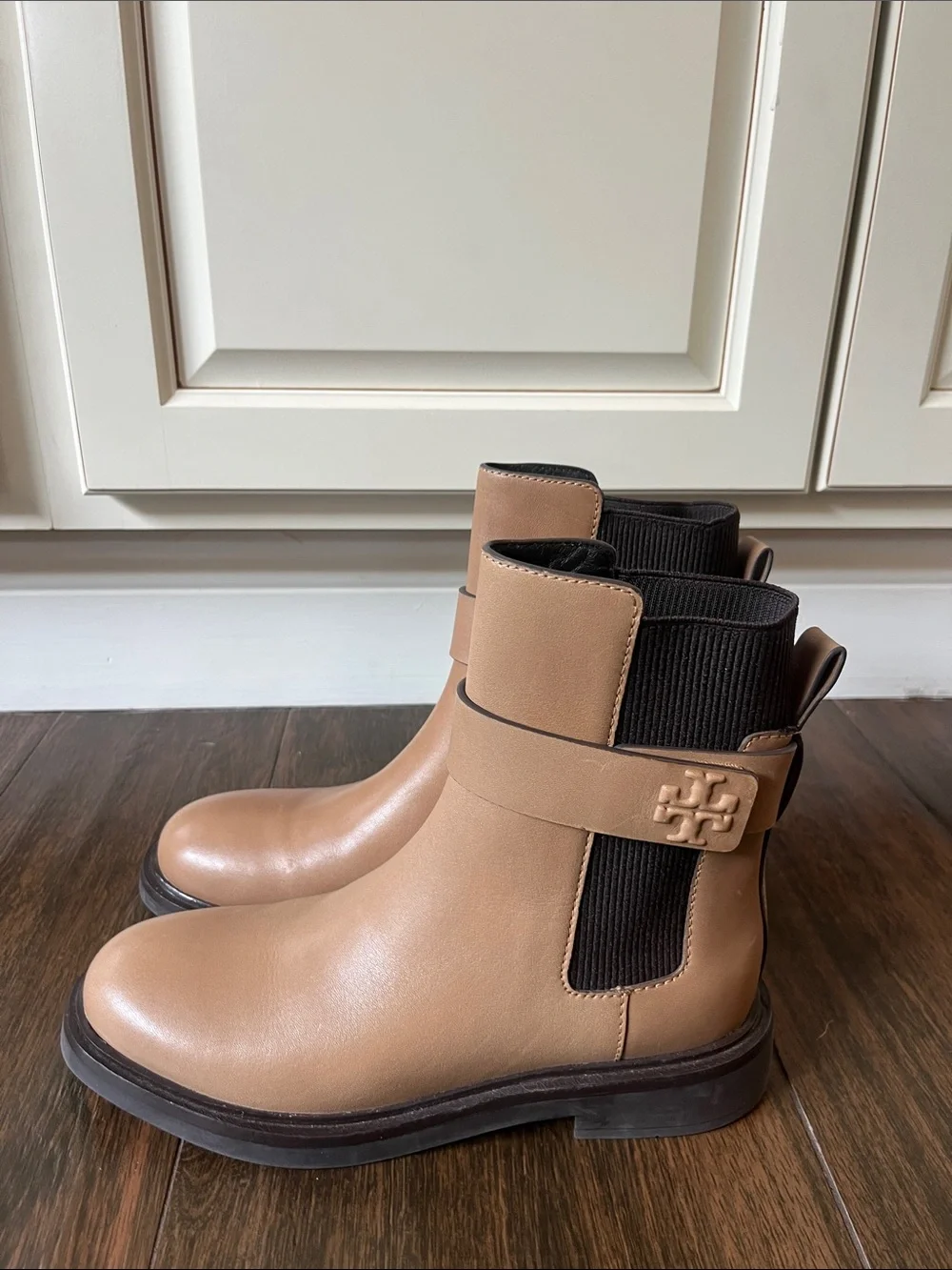 NWT TORY BURCH LEATHER CHELSEA BOOTS